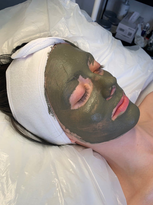 How do you apply the Natrl Hungarian Mud Face Mask?